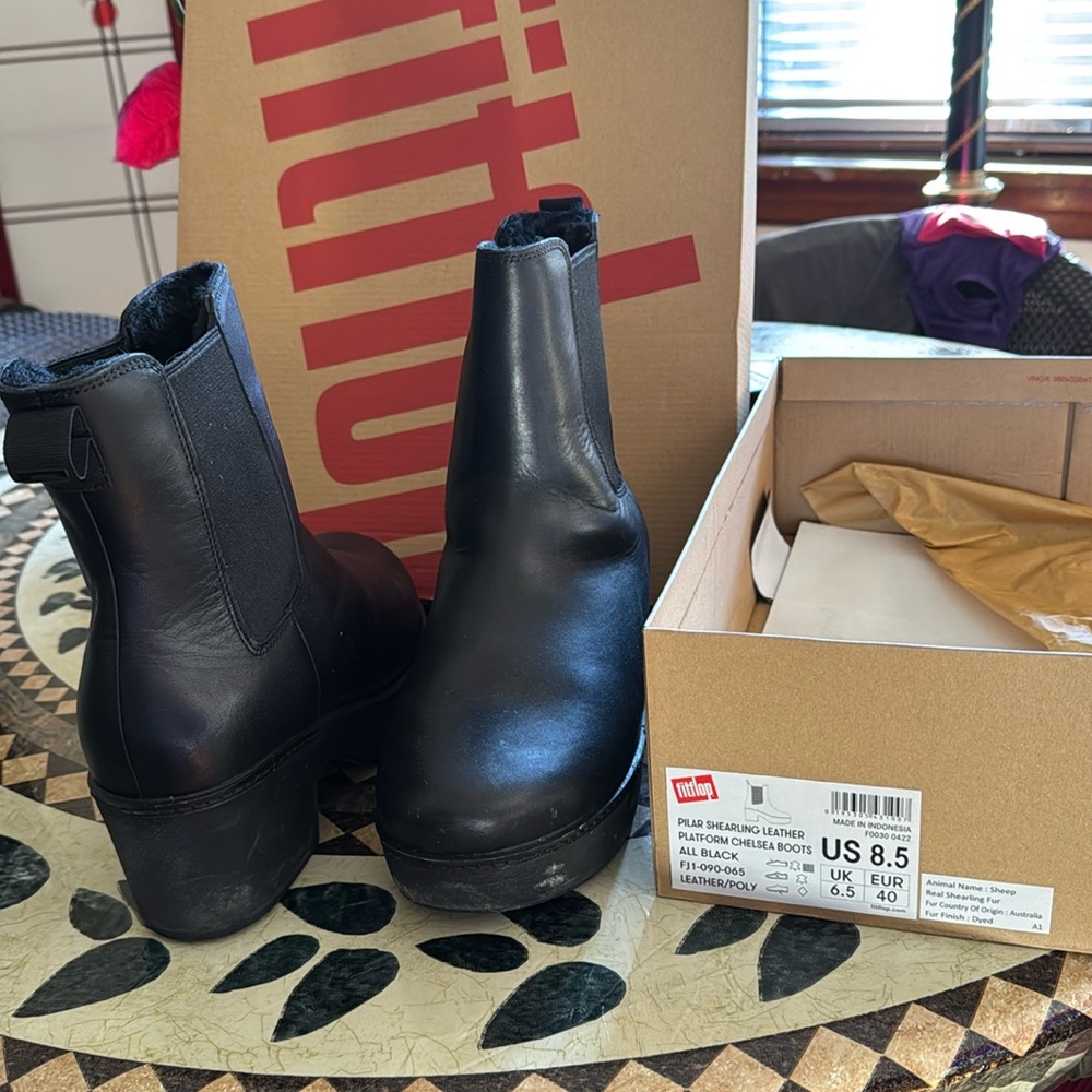 Fitflop shearling lined Chelsea boot